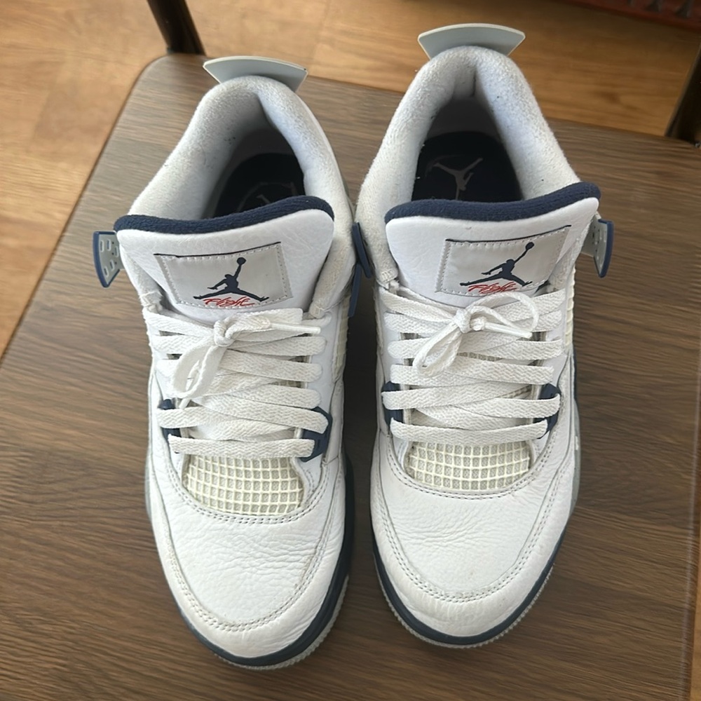 Jordan Retro 4 “Midnight Navy”